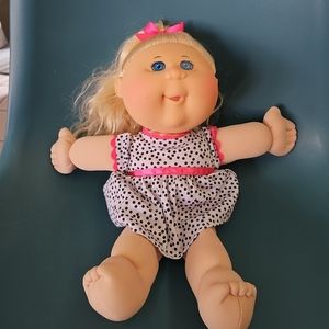 2015 Cabbage Patch Kids Doll Blonde Hair Blue Eyes